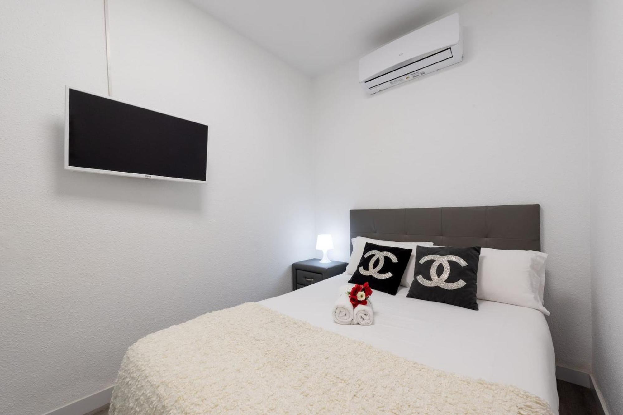 Apartamentos Day Madrid Santo Domingo Centro Gran Via Sol Malasana Buitenkant foto