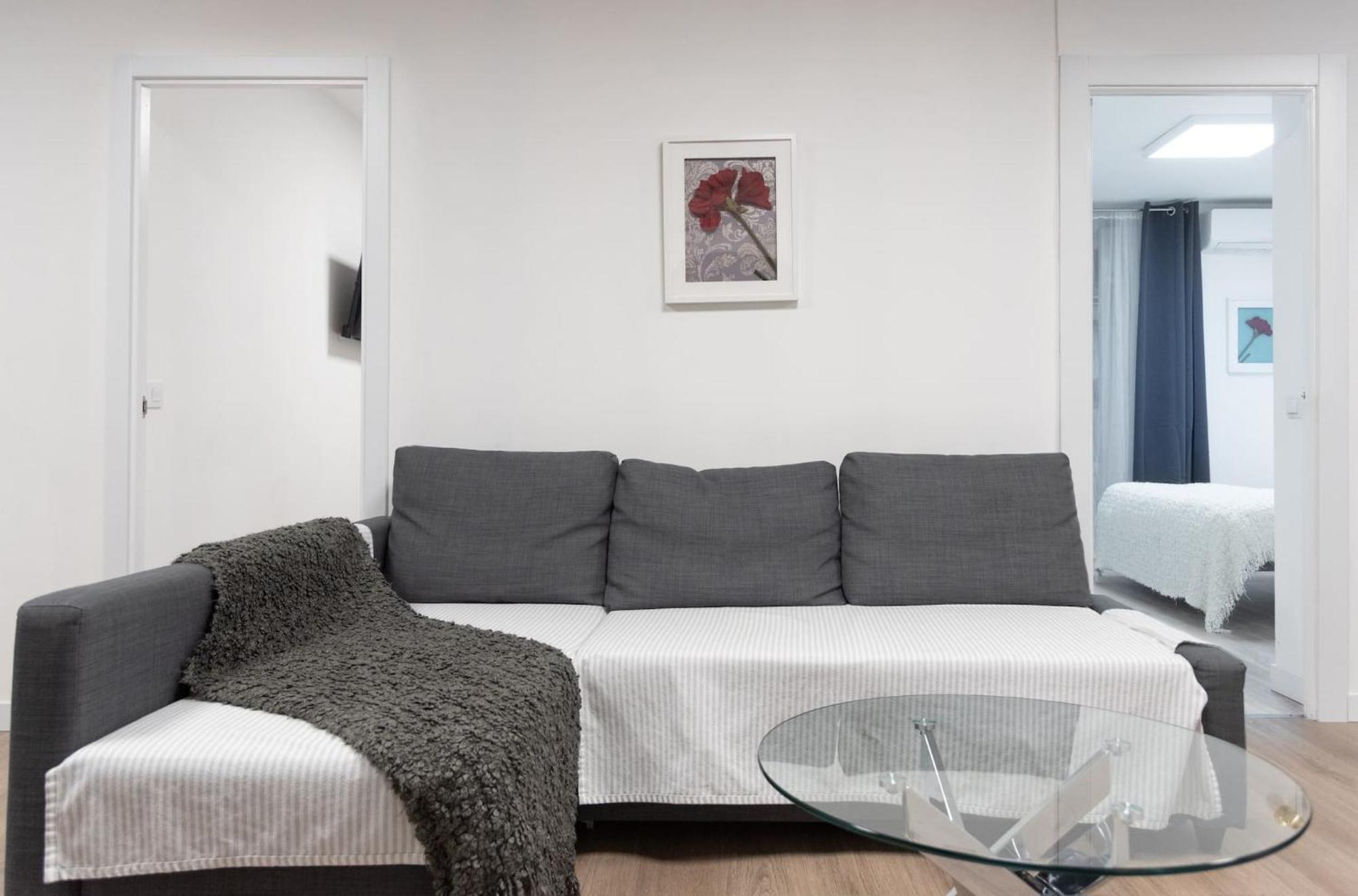 Apartamentos Day Madrid Santo Domingo Centro Gran Via Sol Malasana Buitenkant foto