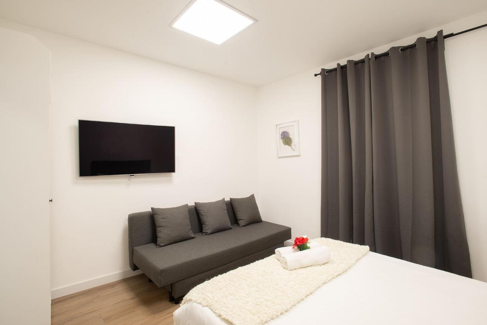 Apartamentos Day Madrid Santo Domingo Centro Gran Via Sol Malasana Buitenkant foto