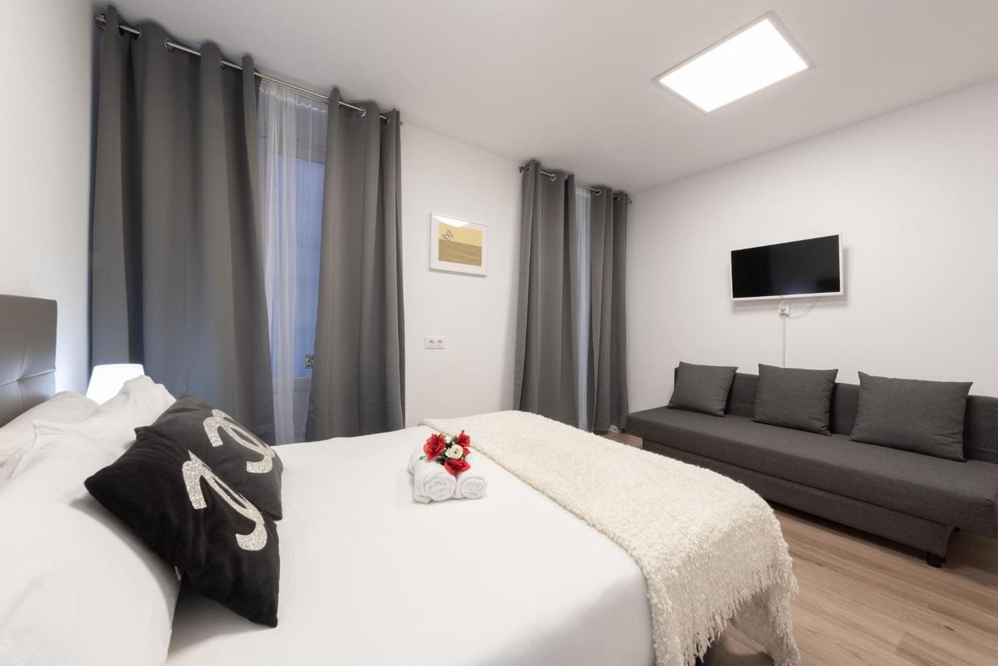 Apartamentos Day Madrid Santo Domingo Centro Gran Via Sol Malasana Buitenkant foto