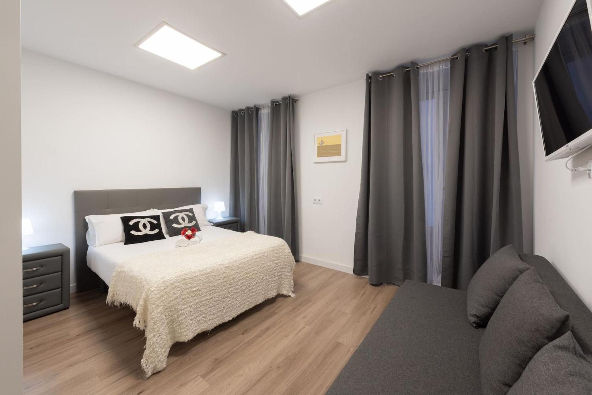 Apartamentos Day Madrid Santo Domingo Centro Gran Via Sol Malasana Buitenkant foto