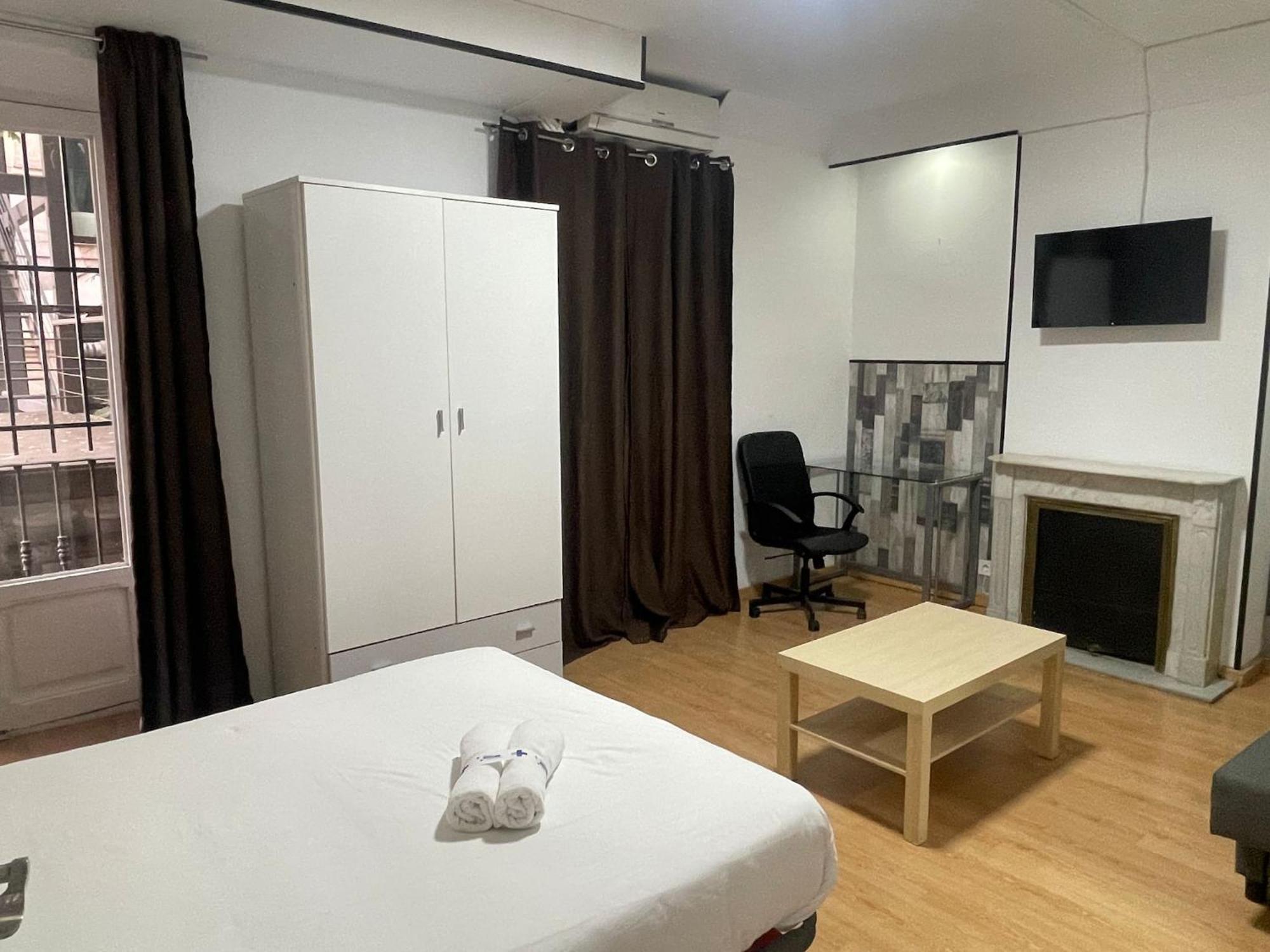 Apartamentos Day Madrid Santo Domingo Centro Gran Via Sol Malasana Buitenkant foto